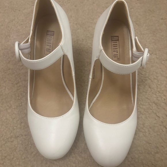White Leather Mary Jane pumps - Picture 1 of 7